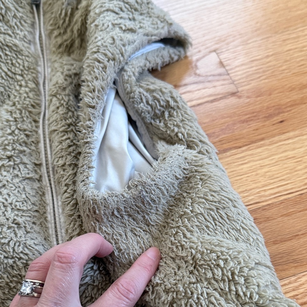Patagonia Fleece Vest in tan - Picture 6 of 10